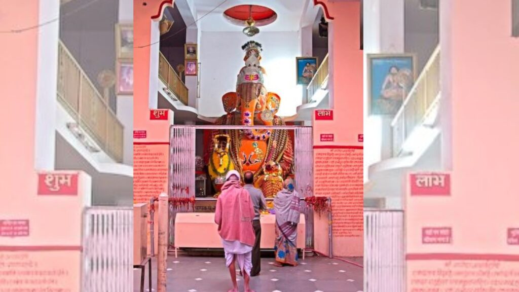 Bada Ganpati is a beautiful temple