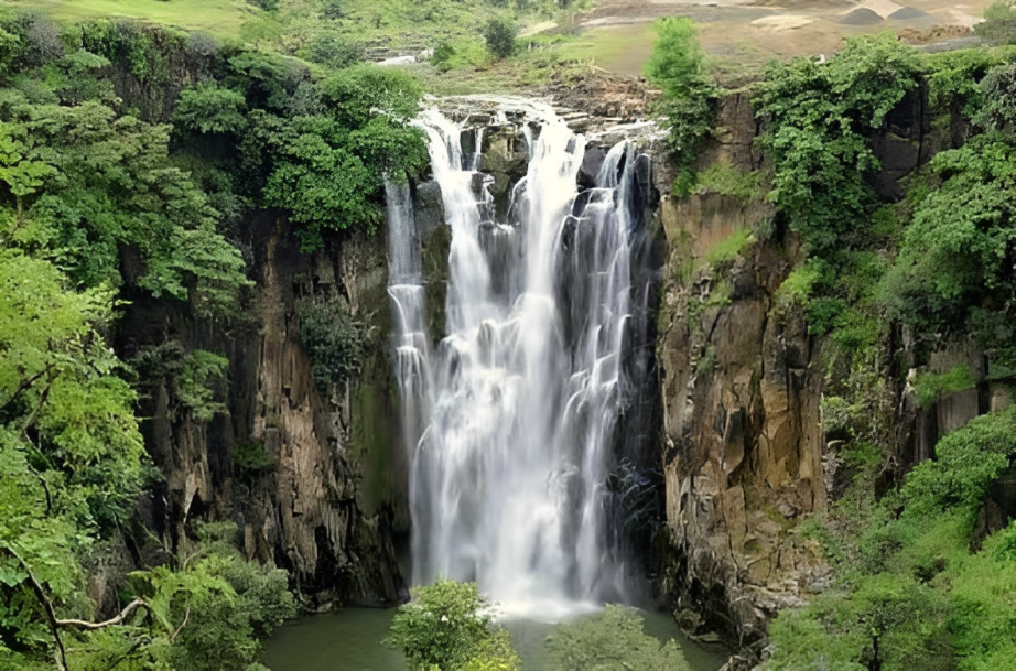 Patalpani Waterfalls 