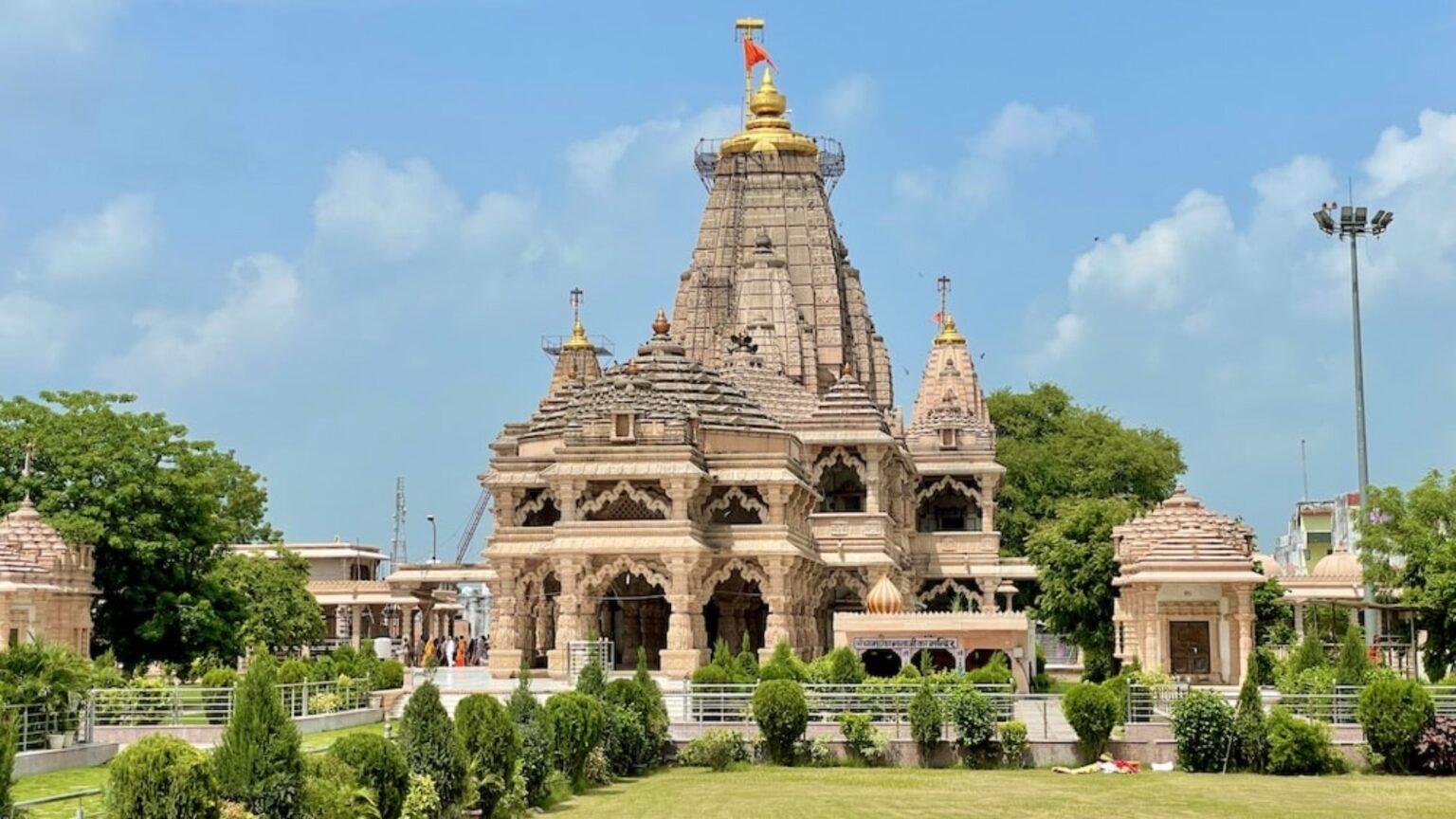 shree-sanwariya-seth-temple-darshan-photos-aarti-timings-more
