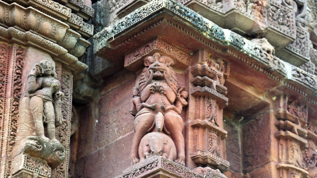 Sculptures at  Raja Rani Temple 