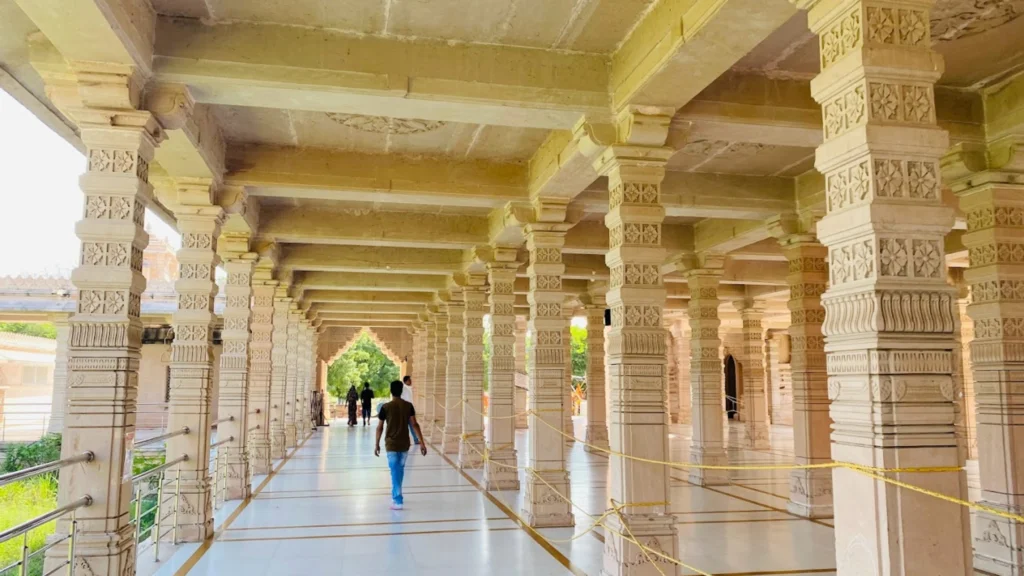 Shree Sanwariya Seth Temple in Mandfiya - Rajasthan Near <strong>Chittorgarh</strong> 4 Shri Sanwaliya Seth or Sanwariya Seth Ji Temple Corridor