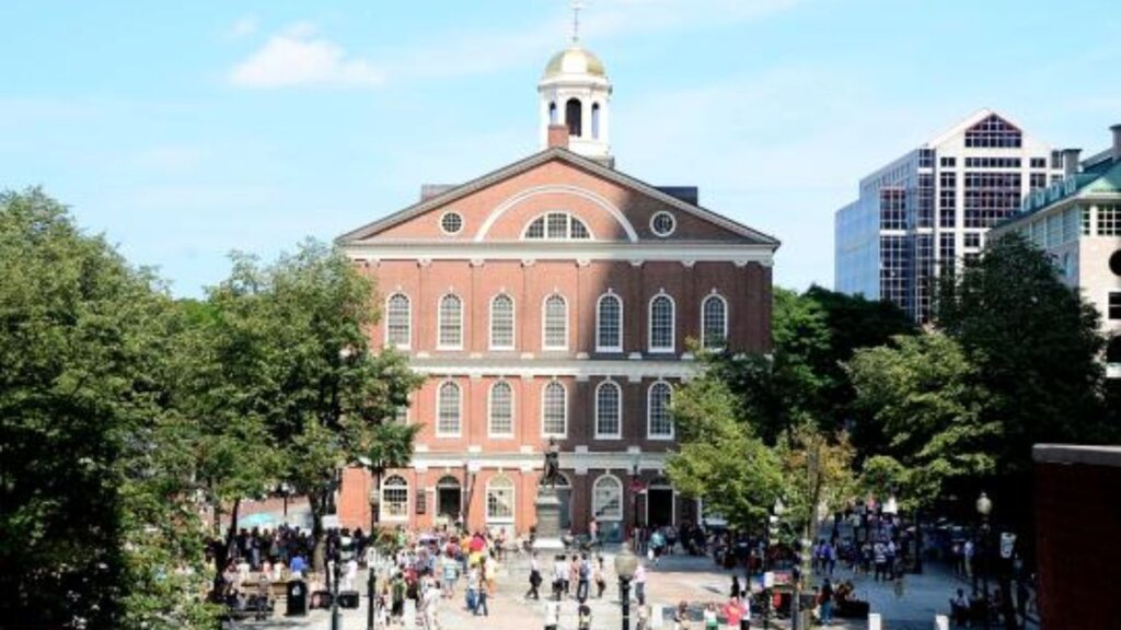 5 Unmissable Things to Do in Boston for First-Time Visitors 1 BOSTON 4